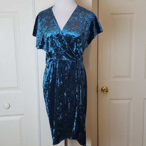 London Times Dresses & Skirts - London Times Velvet dress